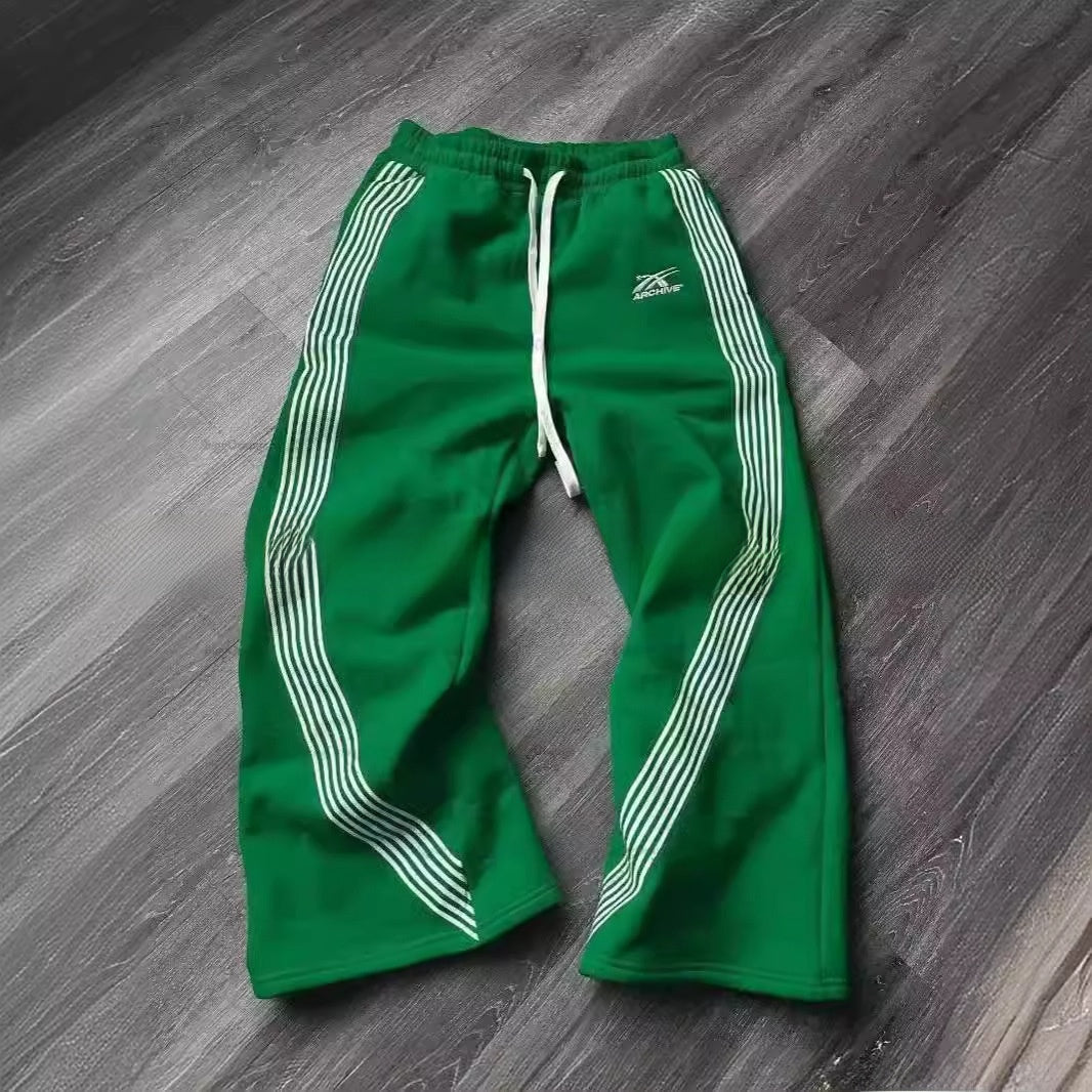 Relaxed and loose straight-leg trousers